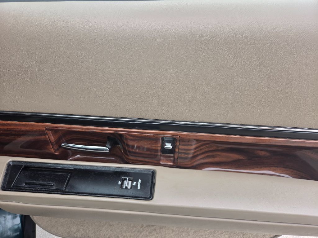 Used 1998 Buick Le Sabre Custom w/ Headliner Lighting Pkg FWD image 39