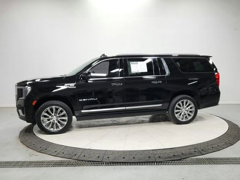 Used 2021 GMC Yukon XL Denali w/ Denali Premium Package image 4