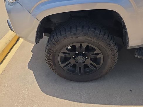 Used 2020 Toyota Tacoma SR AWD/4WD image 10