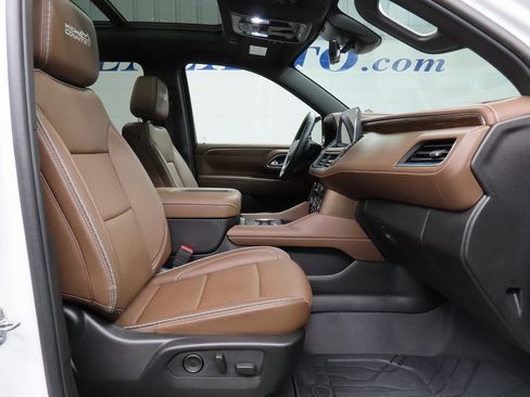 Used 2024 Chevrolet Suburban High Country image 32