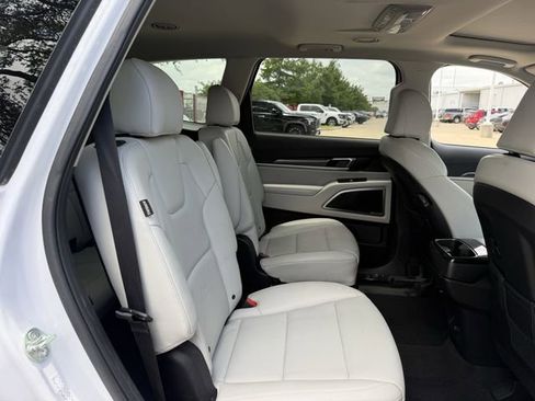 Used 2024 Kia Telluride S w/ S Sunroof Package FWD image 32