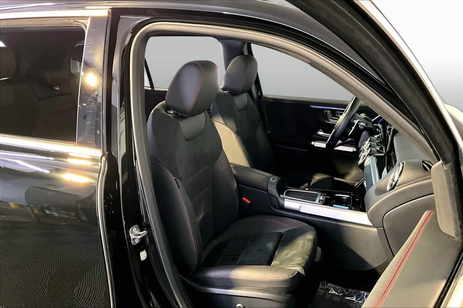 Certified 2025 Mercedes-Benz GLB 35 AMG 4MATIC image 8