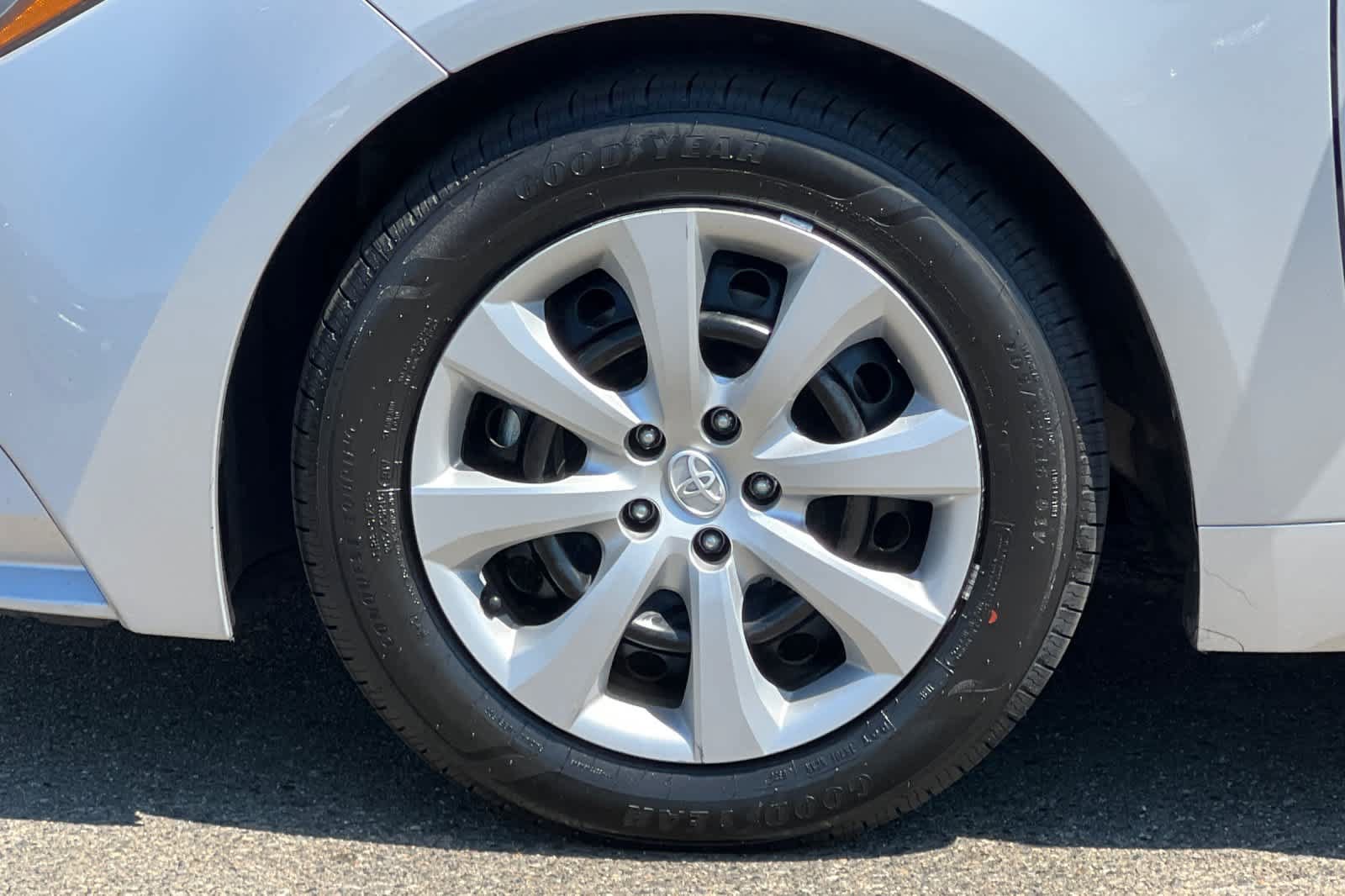 Certified 2025 Toyota Corolla LE FWD image 28