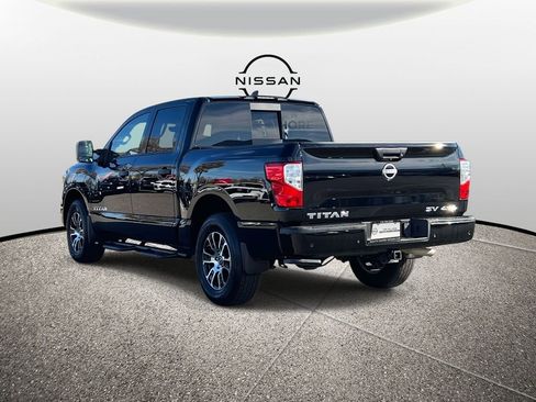 Used 2024 Nissan Titan SV w/ SV Convenience Package image 8