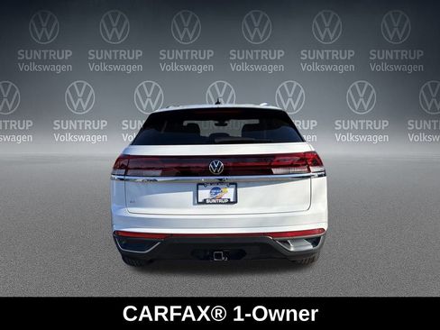 Used 2025 Volkswagen Atlas Cross Sport SE w/ Black Wheel Package image 4