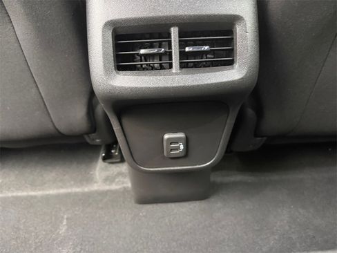 Used 2023 Chevrolet Equinox LT w/ Driver Convenience Package image 29