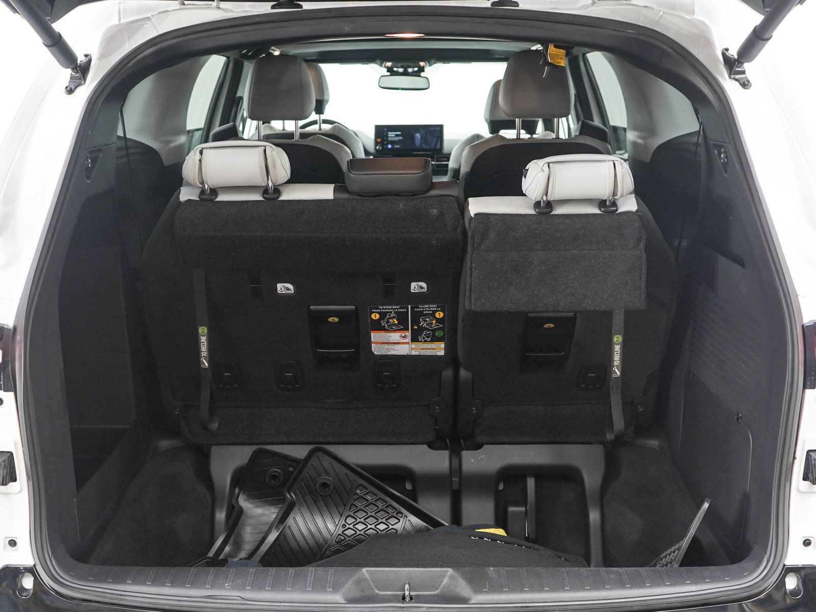 Used 2025 Toyota Sienna XSE AWD/4WD image 18