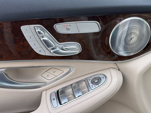 Used 2017 Mercedes-Benz GLC 300 4MATIC image 11