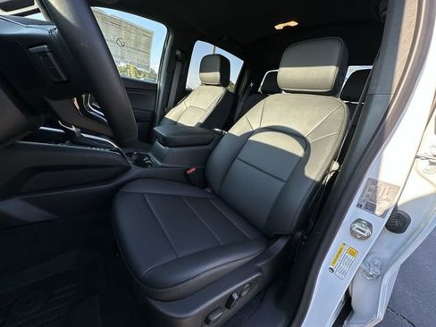 Certified 2024 Chevrolet Colorado LT w/ LT Convenience Package III image 18