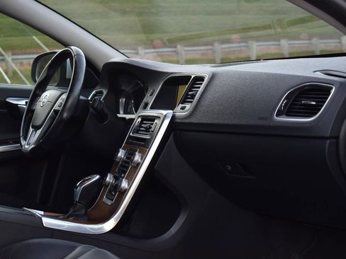 Used 2016 Volvo S60 T5 Inscription Platinum FWD image 19