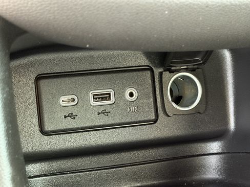 Used 2023 Chevrolet Equinox RS w/ LPO, Floor Liner Package FWD image 17
