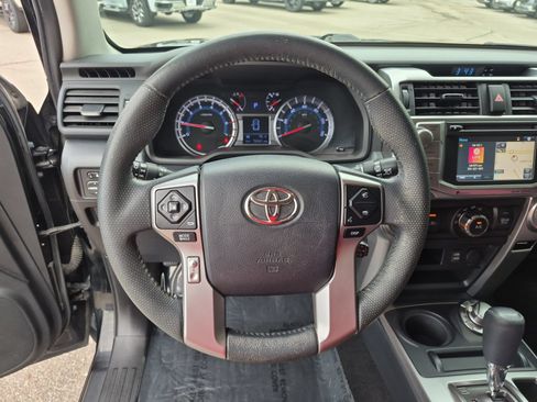 Used 2017 Toyota 4Runner SR5 AWD/4WD image 12