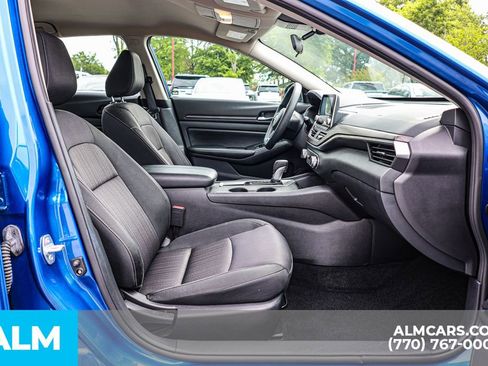 Used 2025 Nissan Altima 2.5 SV FWD image 21