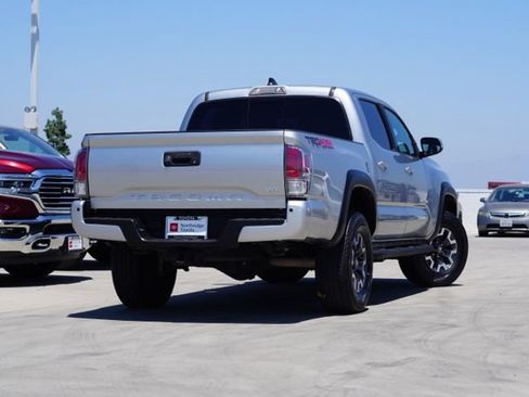Used 2023 Toyota Tacoma TRD Off-Road w/ Technology Package AWD/4WD image 7