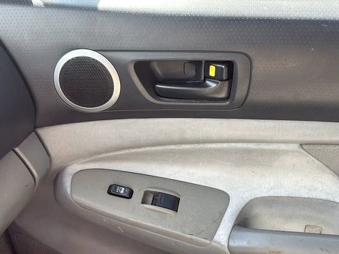 Used 2006 Toyota Tacoma 4x4 Access Cab V6 image 32