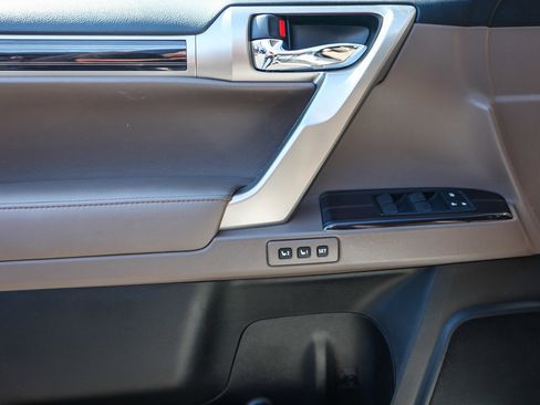 Used 2021 Lexus GX 460 Premium w/ Premium Package image 21