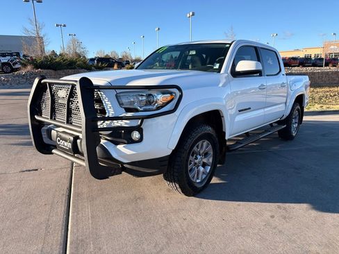 Used 2017 Toyota Tacoma SR5 w/ Tow Package image 3