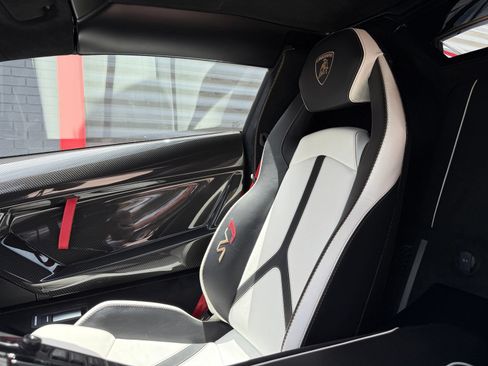 Used 2020 Lamborghini Aventador SVJ AWD/4WD image 46