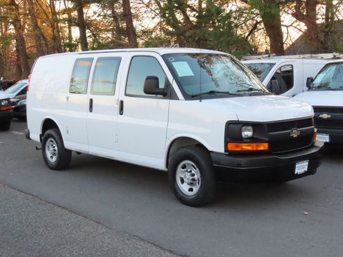 Used 2017 Chevrolet Express 3500 image 5