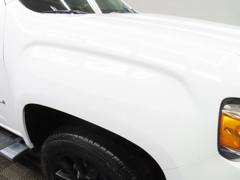 Used 2021 GMC Canyon Denali image 26