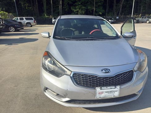 Used 2016 Kia Forte EX FWD image 2