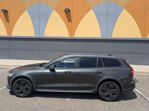 Used 2020 Volvo V60 T5 Cross Country w/ Protection Package Premier image 3