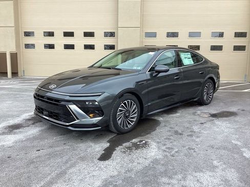New 2026 Hyundai Sonata Limited FWD image 3