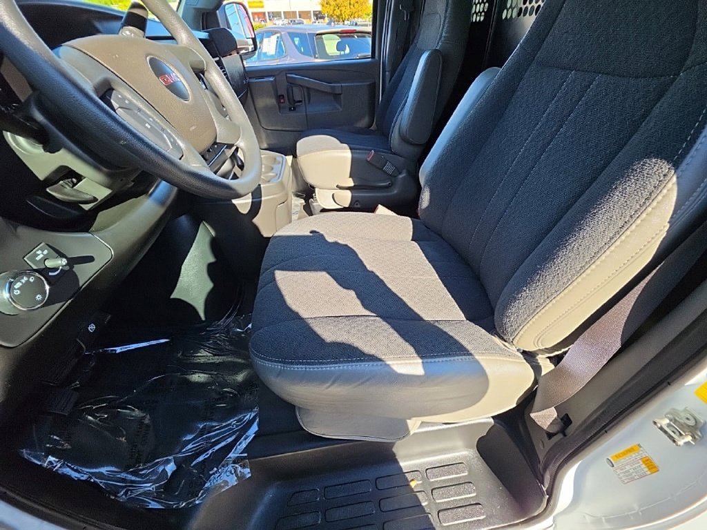 Used 2025 GMC Savana 2500 w/ Driver Convenience Package RWD image 19