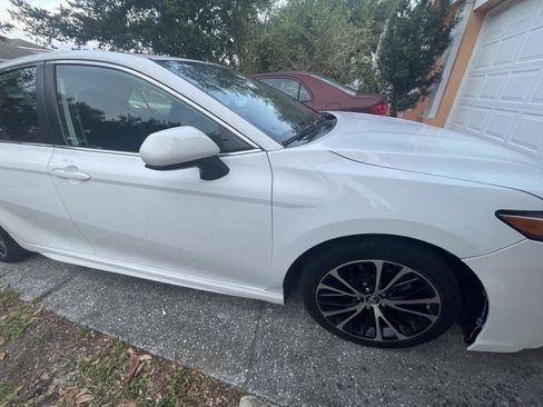 Used 2019 Toyota Camry SE FWD image 19
