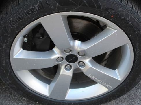 New 2026 Land Rover Defender 110 X-Dynamic SE image 8