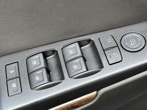 Used 2018 Chevrolet Suburban LT RWD image 12