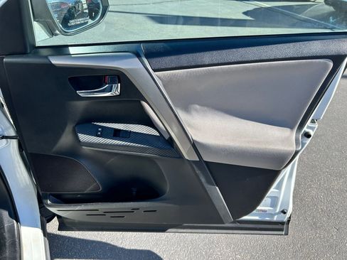 Used 2015 Toyota RAV4 XLE image 26