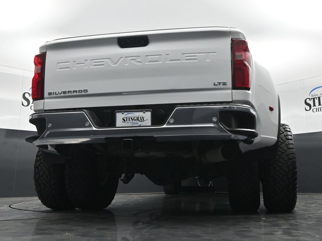 Used 2025 Chevrolet Silverado 3500 LTZ w/ LTZ Plus Package AWD/4WD image 34