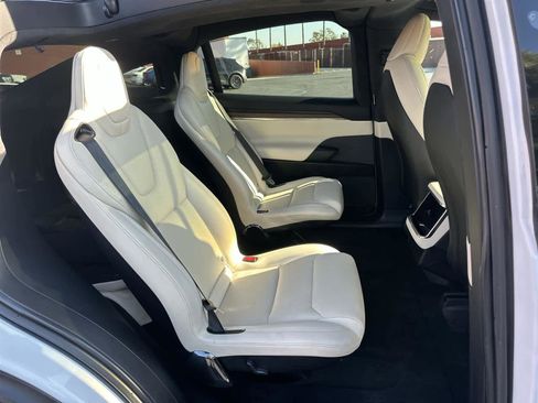 Used 2022 Tesla Model X image 13