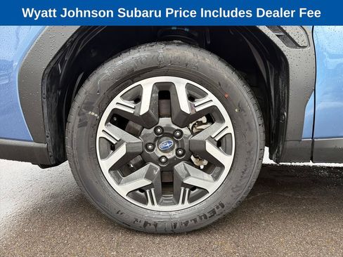 Used 2025 Subaru Forester Premium AWD/4WD image 2