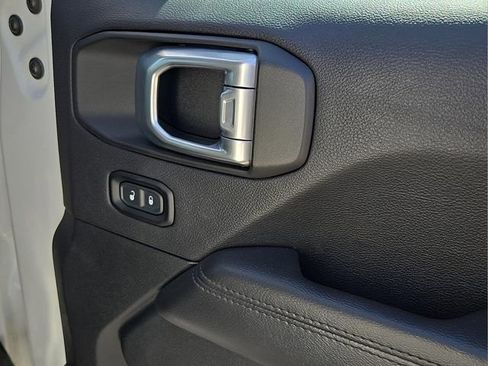 Used 2021 Jeep Wrangler Unlimited Sahara image 14