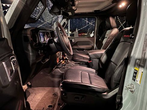 Used 2024 Jeep Wrangler Unlimited Rubicon w/ Capability Package image 21