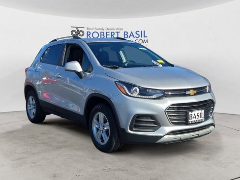 Used 2022 Chevrolet Trax LT w/ LT Convenience Package image 7