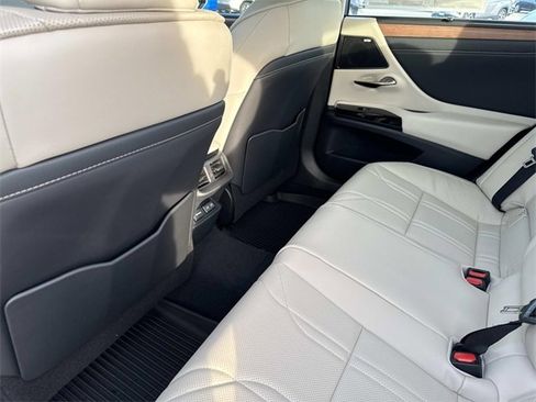New 2025 Lexus ES 350 Ultra Luxury image 14