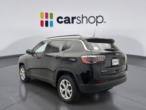 Used 2024 Jeep Compass Latitude image 3