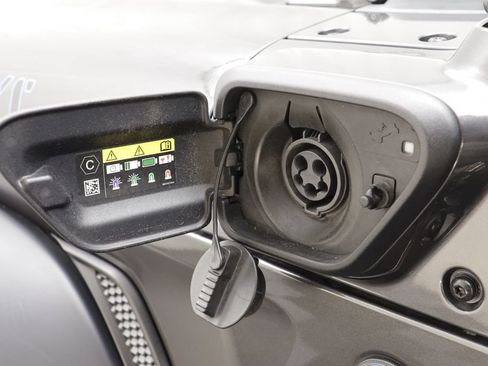 Used 2023 Jeep Wrangler Unlimited AWD/4WD image 16