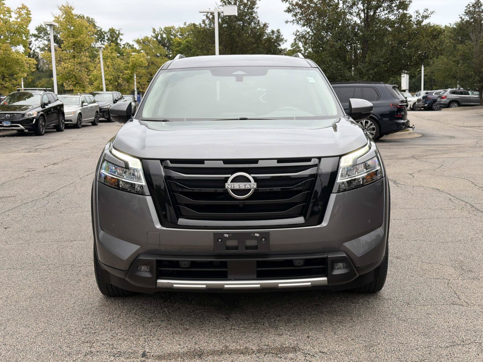 Used 2023 Nissan Pathfinder SL w/ Lighting Package (N92) AWD/4WD image 2