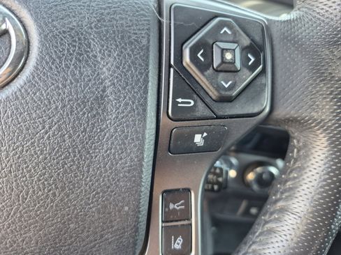 Used 2018 Toyota Tacoma TRD Off-Road AWD/4WD image 26
