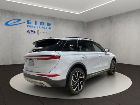 Used 2025 Lincoln Corsair Reserve image 8