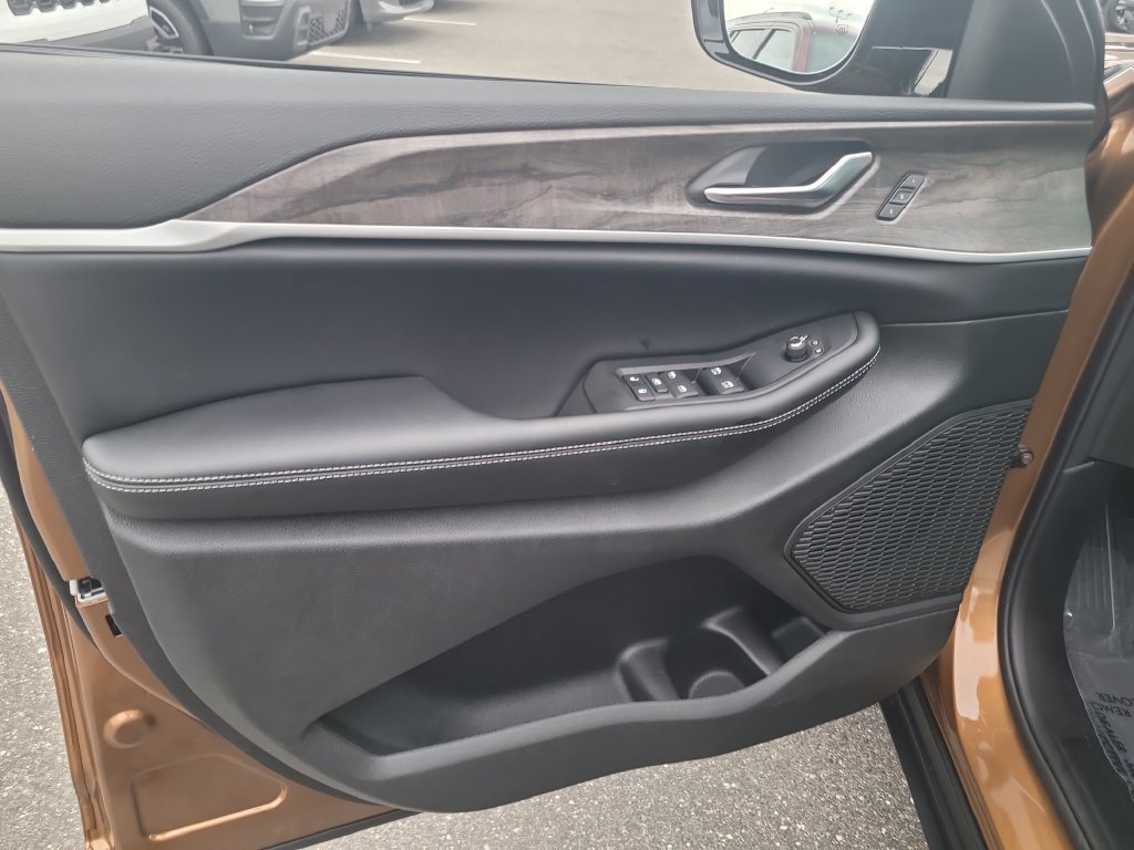 New 2027 Jeep Grand Cherokee Limited AWD/4WD image 18