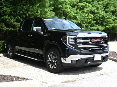 Used 2023 GMC Sierra 1500 SLT w/ SLT Premium Package AWD/4WD image 9