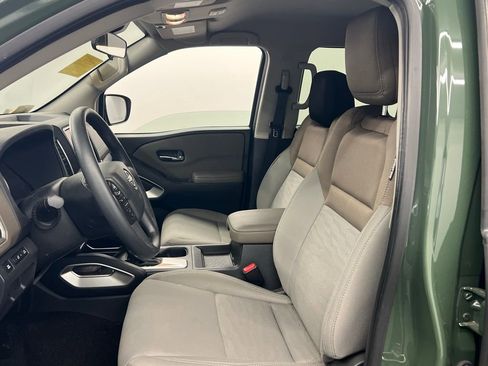 Used 2022 Nissan Frontier SV w/ Technology Package image 6