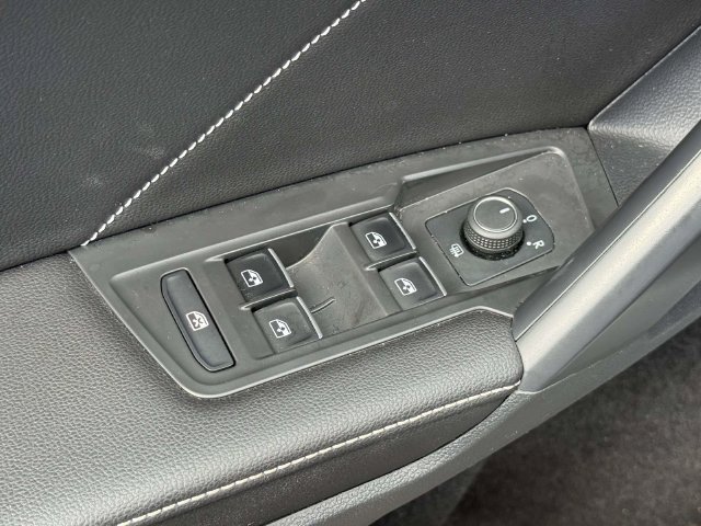 Used 2023 Volkswagen Tiguan SE R-Line FWD image 10