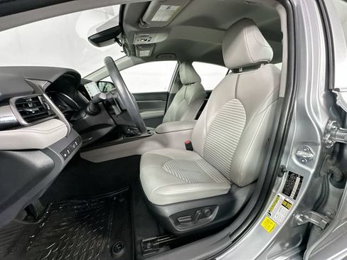 Used 2022 Toyota Camry SE FWD image 16