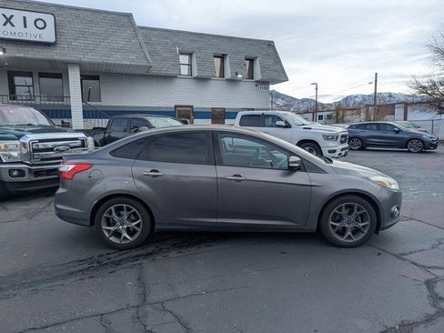 Used 2013 Ford Focus SE image 2